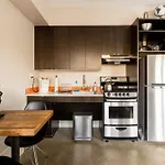 Bright Studio Apartment - Food Carts & Local Shops
