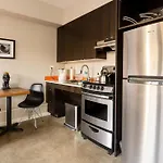 Bright Studio Apartment - Food Carts & Local Shops