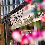 Bright Studio Apartment - Food Carts & Local Shops